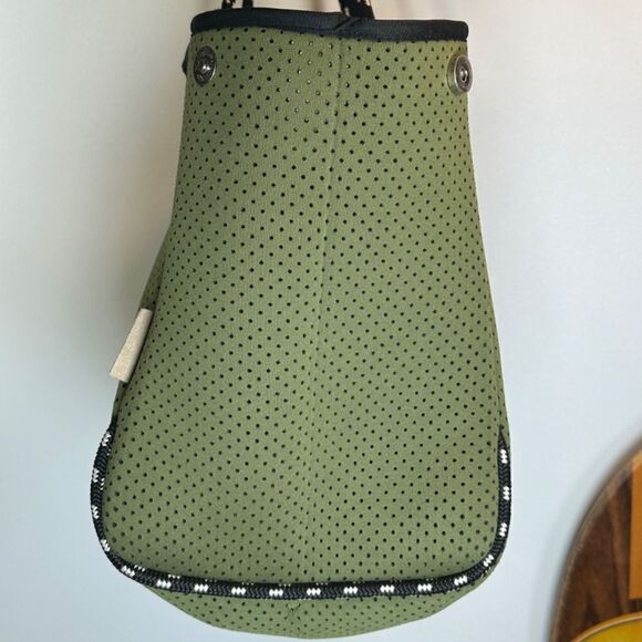 BOLT-BARBELLS-HEART®  |  DESIGNER TOTE BAG  |  PERFORATED  |  + MATCHING BAG - Picture 7 of 16